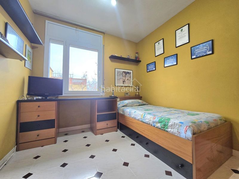 Foto ddd30cc2-0a08-49f9-8fd3-0e115a66625f. Casa adossada amb calefacció aparcament a Tiana