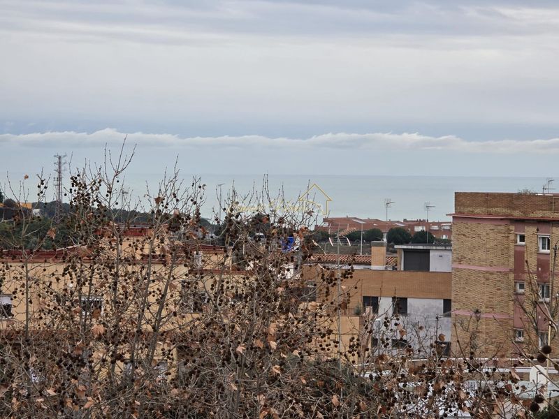 Foto ddf4d5b7-fdc3-4b90-a9d1-5b39568c63bf. Casa adossada amb calefacció aparcament a Tiana