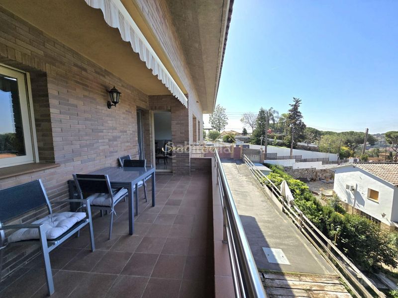 Foto 77d7d20f-2f39-4af8-acb6-dd35fe652e28. Casa con riscaldamento parcheggio piscina in Cabrils
