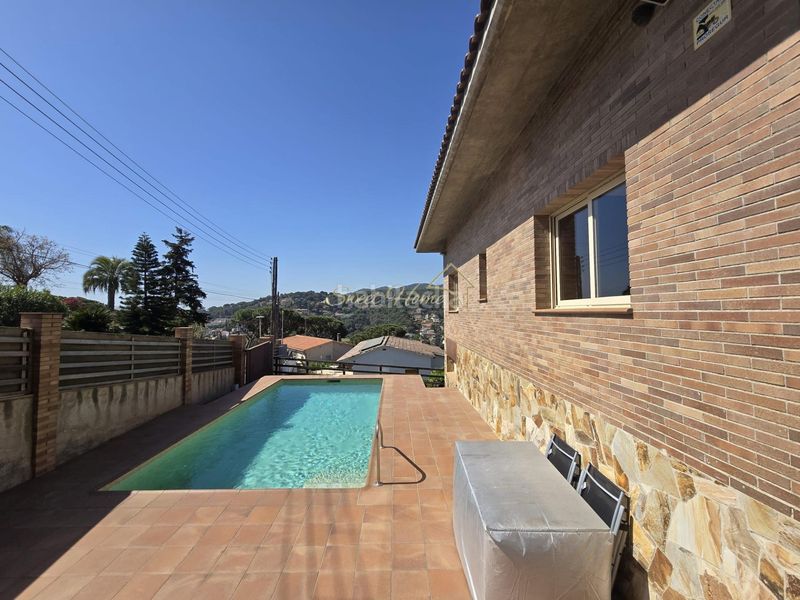 Foto 99d69343-ad0a-4fac-934f-cb2d8d15bc69. Casa amb calefacció aparcament piscina a Cabrils