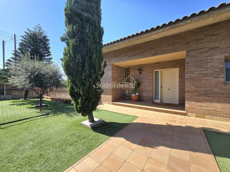 Foto bf2dc710-14d3-4ccd-be1f-d6e6dd514bbe. Casa con riscaldamento parcheggio piscina in Cabrils