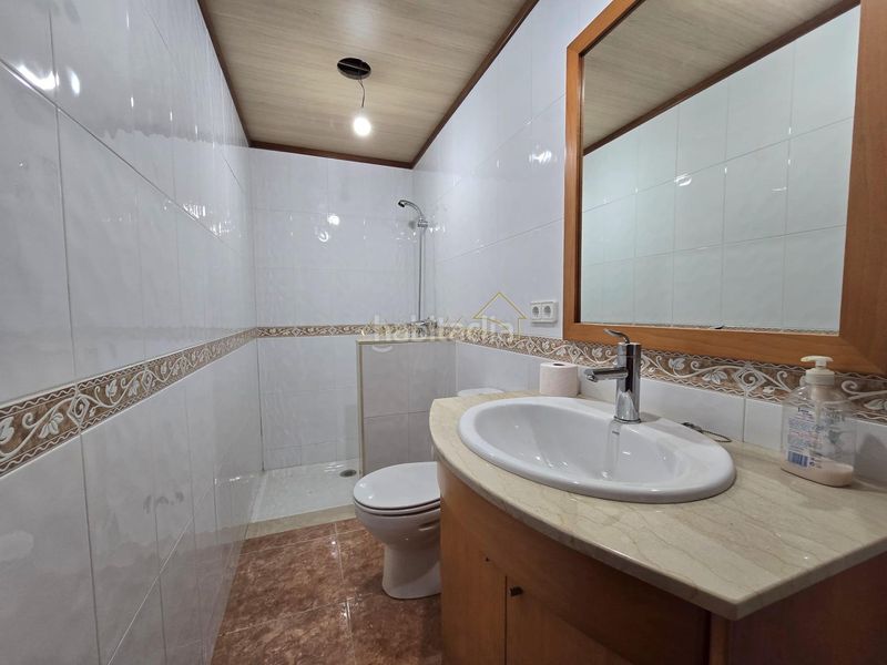 Foto d80af29d-a5b9-44e6-be0d-3a9859de3e1e. Casa con riscaldamento parcheggio piscina in Cabrils
