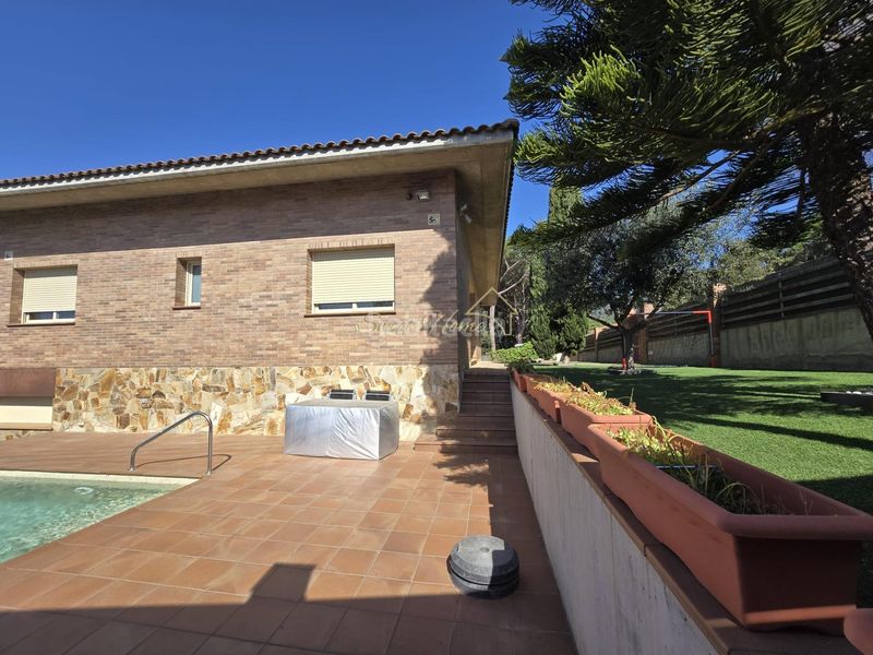 Foto ed13cd86-deeb-4d5b-af97-222b18083486. Casa amb calefacció aparcament piscina a Cabrils