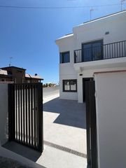 House in Centre. Vivienda esquinera reformada con terrazas y vistas al mar