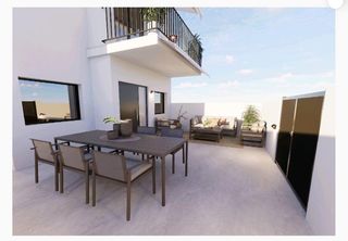 House in Centre. Vivienda esquinera reformada con terrazas y vistas al mar