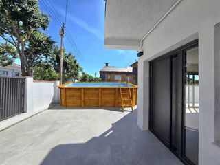 House in Centre. Vivienda esquinera reformada con terrazas y vistas al mar