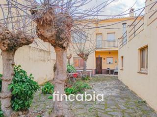 Casa a Riudarenes. Casa con jardín en venta en el centro de riudarenes.