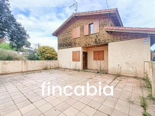 Casa a Mas Altaba - El Molí. Casa aislada de madera y con jardín en venta en maçanet de la se