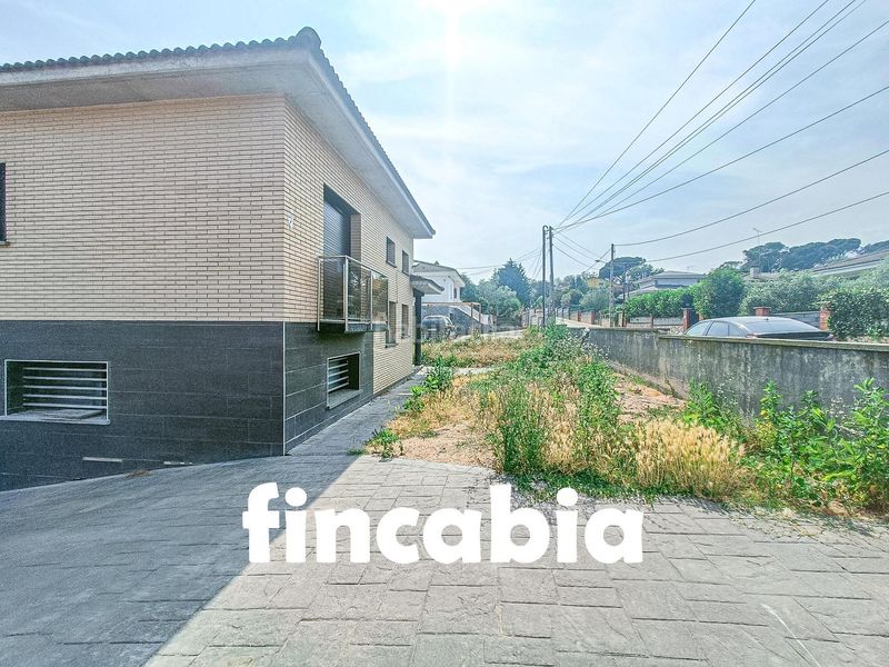 Foto a53fa34d-6308-40e7-b9b1-6dbb1d88f7e1. Casa amb aparcament piscina a Caldes de Malavella