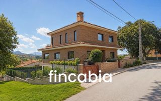 Casa  Carrer costa brava. Casa en venta en maçanet de la selva con jardín, piscina privada