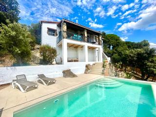 Casa en Del baix ebre 8. Villa en calonge con vistas panorámicas a mar y montaña, costa b