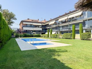 Dúplex a Mascarell. Luminoso dúplex con solárium y piscina a 500 metros del mar