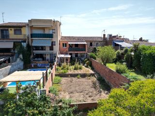 Masia  Pedro 18. Casa de pueblo en calonge para reformar