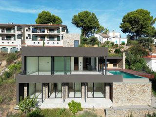 Casa in Joaquim vayreda. Villa de nueva construcción en begur, costa brava, girona