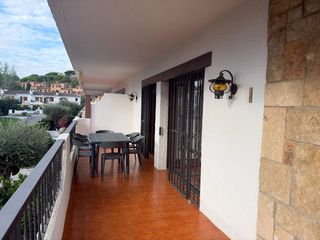 Lloguer Apartament  Empordanet 1. Alquiler apartamento situado en torre valentina, 63m con terraza