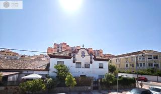 Casa aparellada  Santiago ramon y cajal. Exclusiva casa centenaria con encanto arquitectónico y ubicación