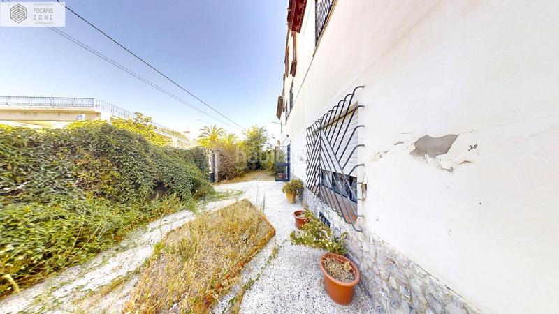 Foto ffb38406-8c2c-44b8-9415-96f7817e4710. Casa bifamiliare in Barrio de Ciudad Jardín Málaga