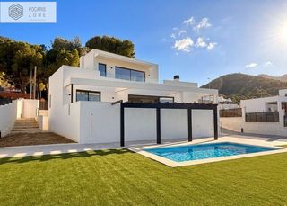 Xalet  Calle mago shantay. Impresionantes villas de lujo en pinos de alhaurín