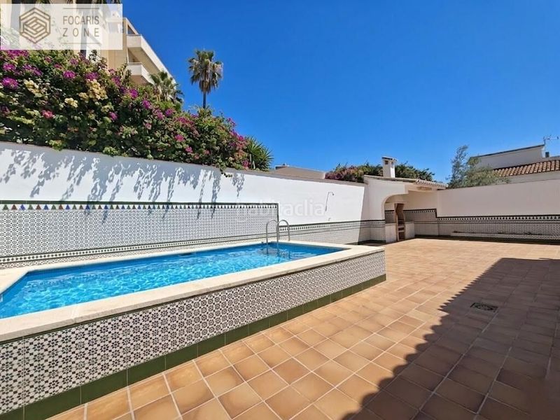 Foto 8bff943c-d4cb-4e72-991c-23cb62e2a993. Xalet amb calefacció aparcament piscina a El Palo Málaga