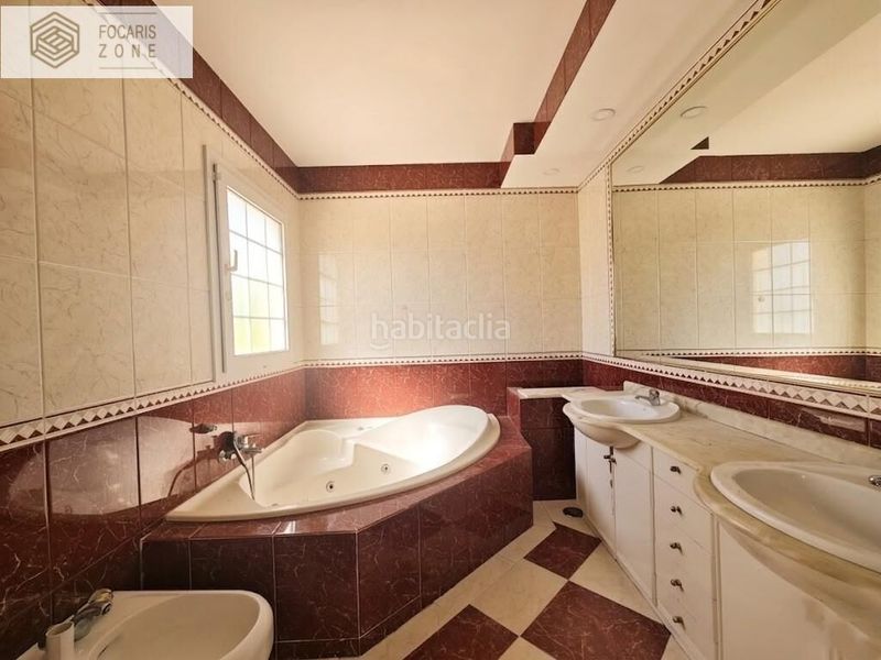 Foto e8004bf5-b657-4b6e-9953-ae06775d1be8. Xalet amb calefacció aparcament piscina a El Palo Málaga