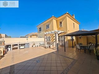 Casa aparellada a Calle BELGICA