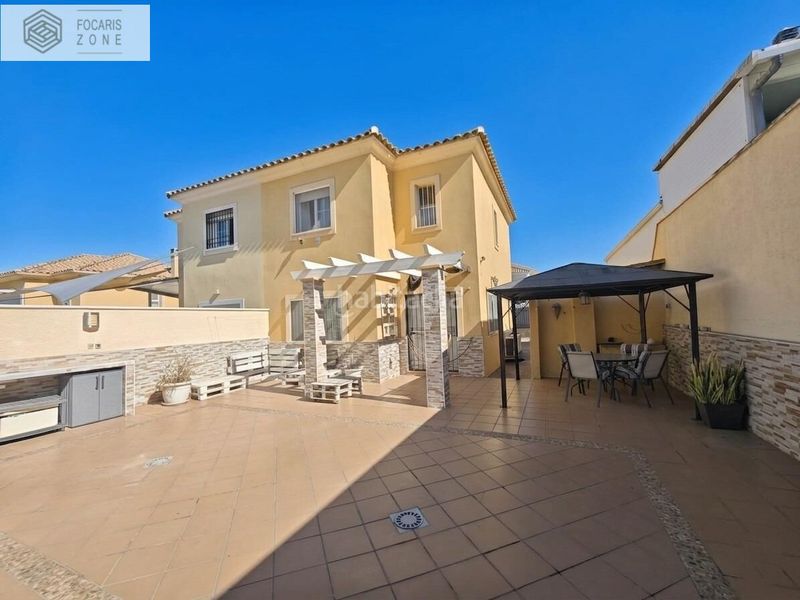 Foto 7fc94dab-b929-44ba-bd9a-e3e6dee9aac0. Casa aparellada amb calefacció aparcament a Distrito Zeta - Recinto Ferial Cortijo de Torres Málaga