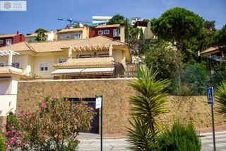 Towny house  Calle josé maría alonso. Chalet pareado junto al mar