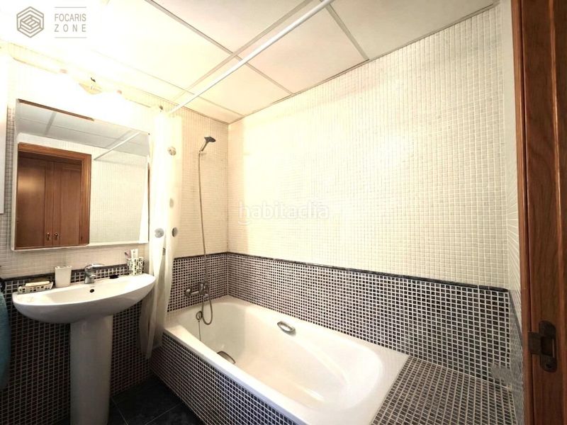 Foto f86b6004-2438-46e6-bf43-0a9ad39a1775. Casa aparellada amb calefacció aparcament piscina a Málaga