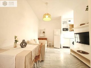 Location Appartement  Calle capuchinos. Alquiler temporal bajo a un paso del centro de málaga