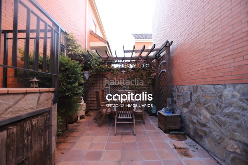 Foto 99e67f5f-3e9e-4abc-8a12-f2fbd1af75a3. Casa amb calefacció piscina a Ensanche Alcalá de Henares