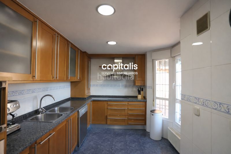 Foto d3c3e12c-7c59-4fd0-82ee-35b735efe9e6. Casa amb calefacció piscina a Ensanche Alcalá de Henares