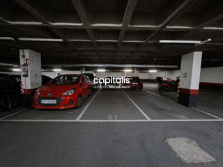 Autoparkplatz  Avenida moratalaz. Garaje par en darwin