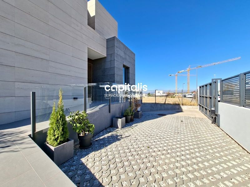 Foto 3a1e1bc0-906f-43a5-9331-994d6616e553. Lloguer casa amb calefacció piscina a Los Satélites-Roza Martín Majadahonda
