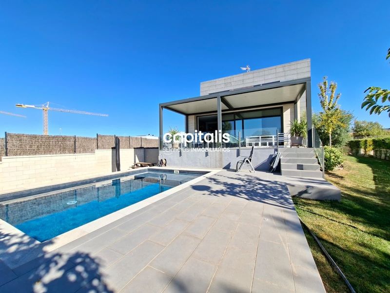 Foto 9ca13ff2-a110-4fbf-a7e4-2865deb10a2e. Lloguer casa amb calefacció piscina a Los Satélites-Roza Martín Majadahonda