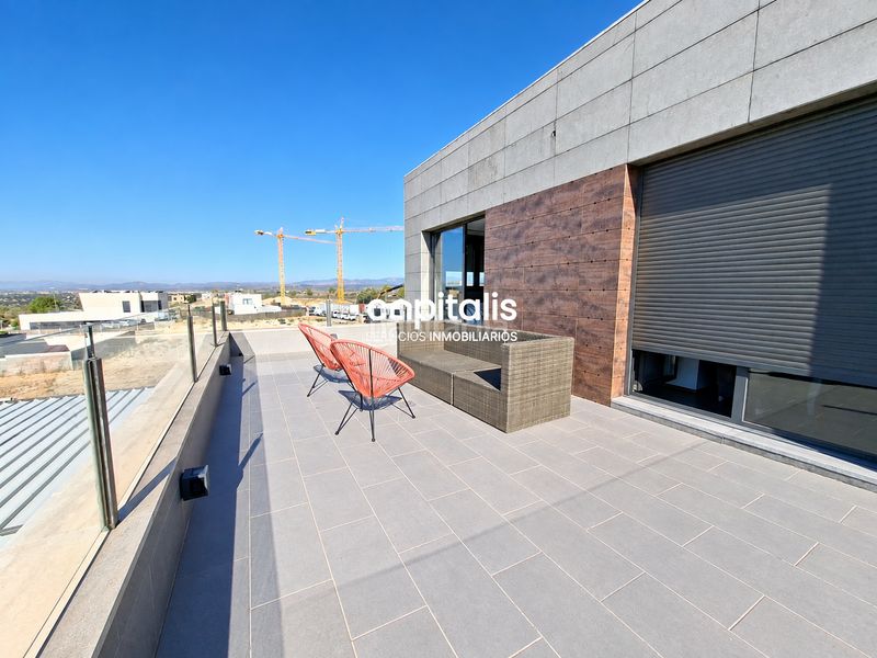 Foto ffe9152b-b38d-4e75-88ba-bcbb78a6934f. Lloguer casa amb calefacció piscina a Los Satélites-Roza Martín Majadahonda
