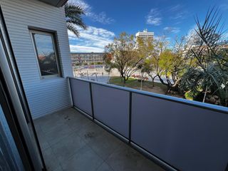 Location Appartement  Avinguda de jacinto benavente. Piso de 115 m2, céntrico, sin muebles, con ascensor, en alquiler