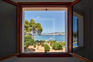 Etagenwohnung  Es caló. Bajo en primera línea de mar con vistas espectaculares.