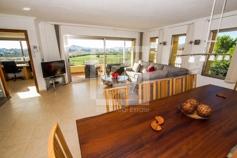 Foto ce40abb1-cbcc-4131-a4fc-68f003598707. Miete chalet mit parking pool in Jesús Santa Eulària