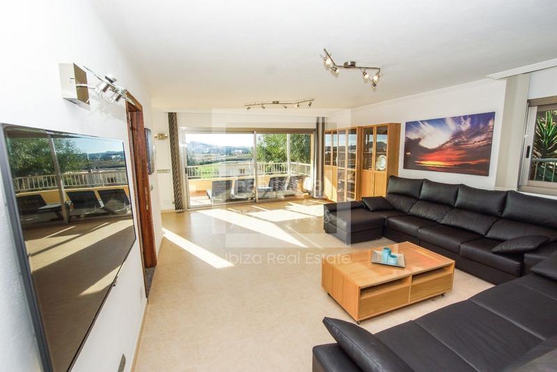 Foto 0b51c8df-5dbe-4cd7-b7f1-eade66f5790e. Location chalet avec parking piscine dans Jesús Santa Eulària