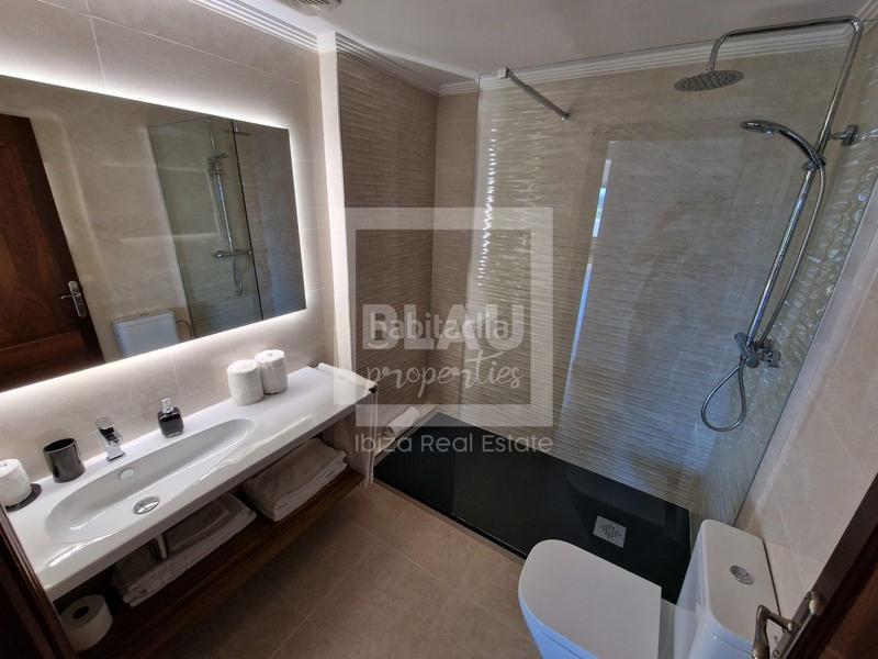 Foto 989d29b6-5c94-40fe-aa62-fb9450eb0b1a. Location chalet avec parking piscine dans Jesús Santa Eulària