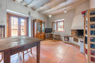 Casa  Carrer major 61. Pieza única en el centro de la ciudad