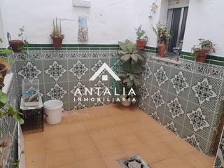 Casa adossada a Sierra de Fuentes. Gran oportunidad  casa dos plantas en sierra de fuentes