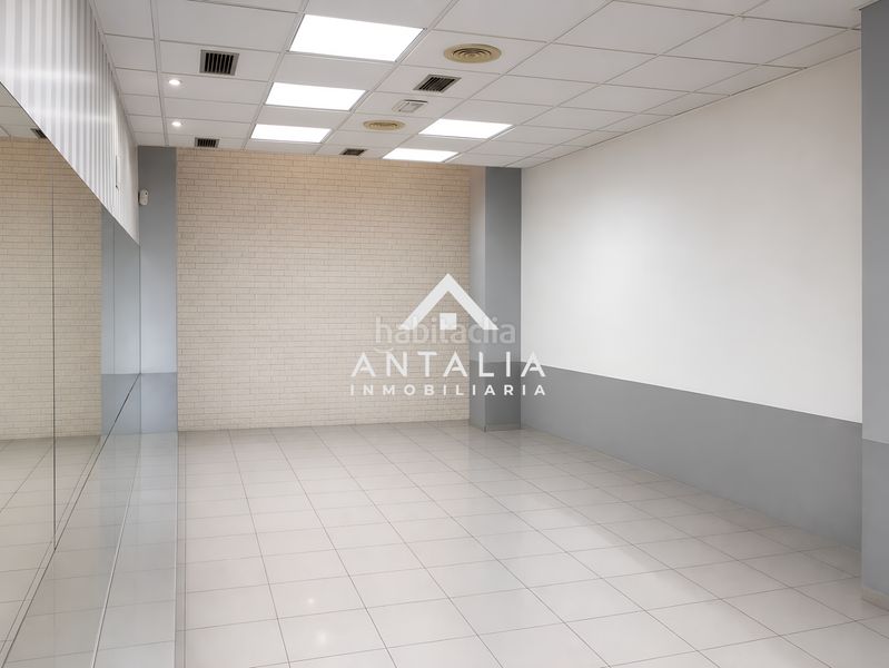 Foto 5c06b4a1-d8bc-42fb-b94c-d7f1dbd17e4f. Local comercial a nuevo Cáceres Cáceres
