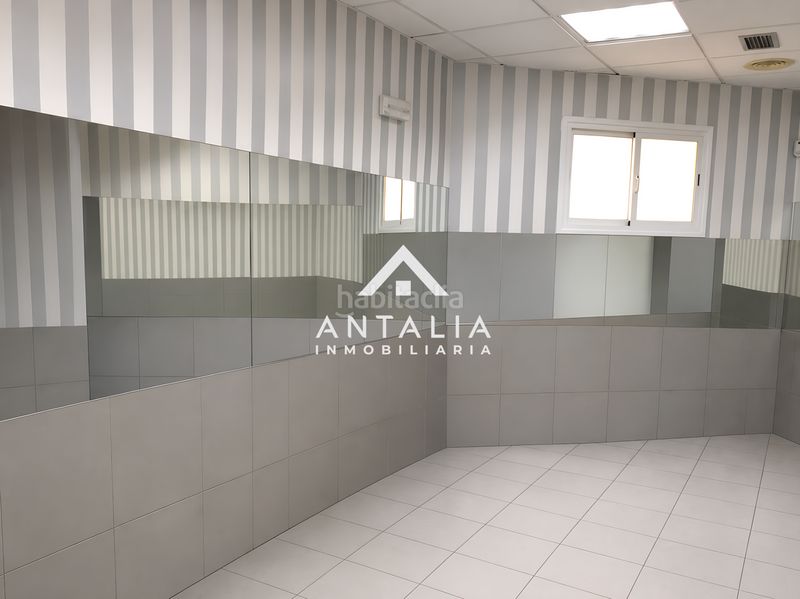 Foto b01d1527-cc71-4d72-b2b6-f3c3544d8160. Local comercial a nuevo Cáceres Cáceres