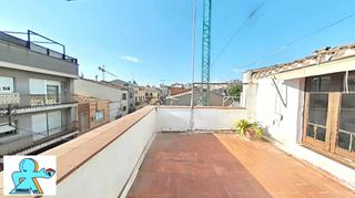 Appartement dans Creu Alta. Pis amb terrassa, tres habitacions i golfes, ubicat darrere del