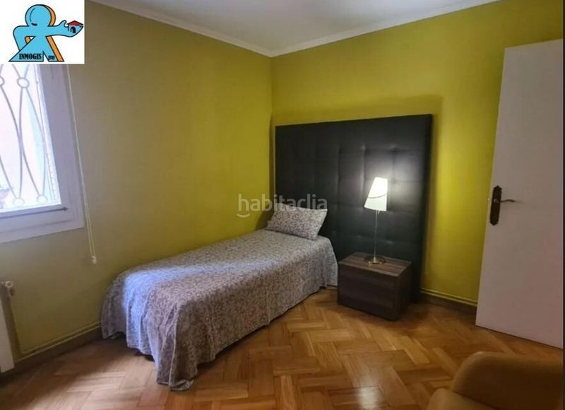 Foto f2c2f7e4-3077-4d6d-ba1d-9eca3eb79b53. Planta baixa a La Font d´en Fargues Barcelona
