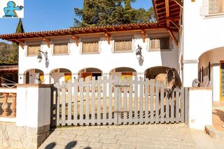 Chalet à Òrrius. Villa señorial a 20 minutos de barcelona una propiedad verdadera