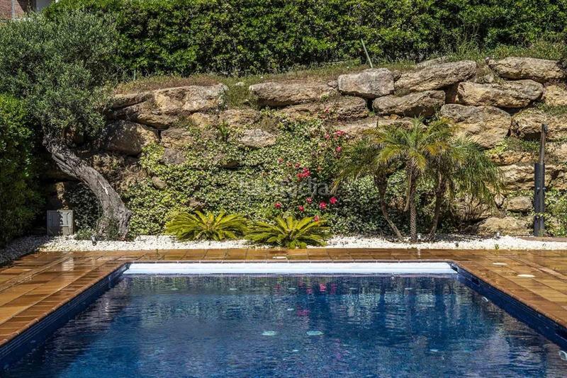 Foto ad387037-eef8-40a5-8701-a5ad330b8418. Chalet avec parking piscine dans La Alcaidesa