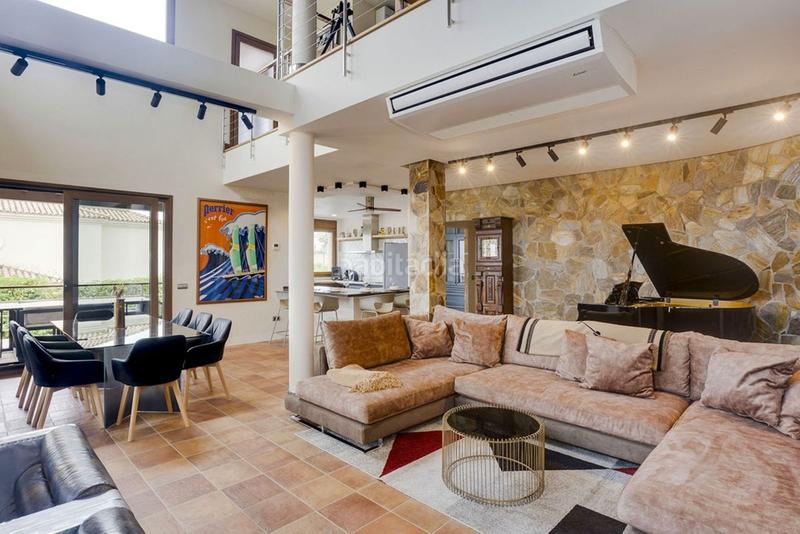 Foto b2d21ef9-011c-473c-b965-c955be590da3. Chalet avec parking piscine dans La Alcaidesa