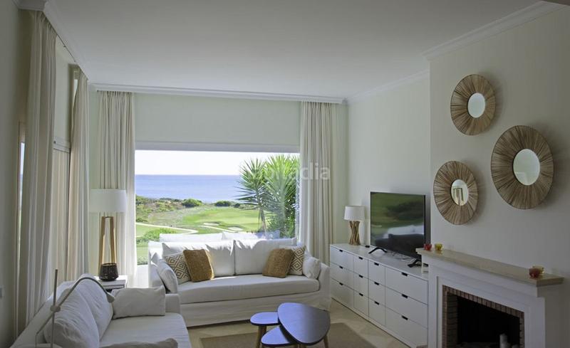 Foto d4f5d128-f28b-47c5-8570-da374fc8d3e8. Erdgeschoss mit parking pool in La Alcaidesa